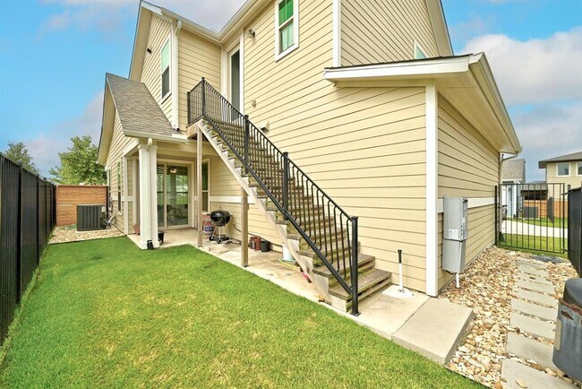 Building Photo - 8007 Orizzonte St