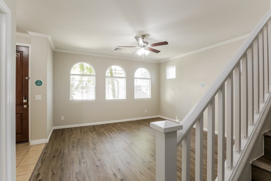 Building Photo - 10260 E Isleta Ave