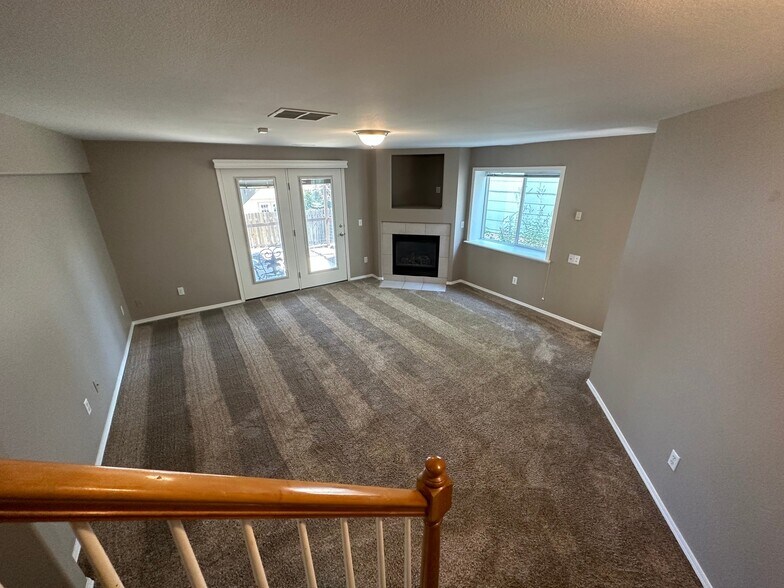 Building Photo - 2345 Damon Dr