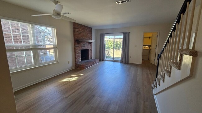 Building Photo - 1688 Pearlott St