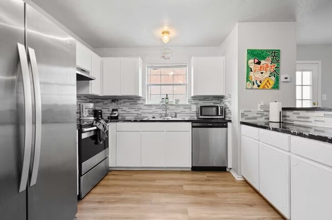 Building Photo - 4203 Deek Dr