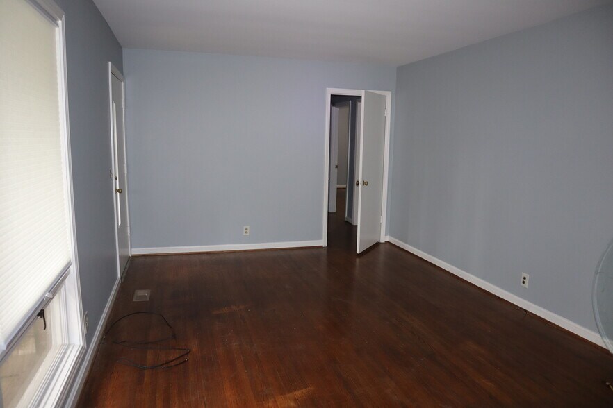 Building Photo - 3515 Hewlett Dr