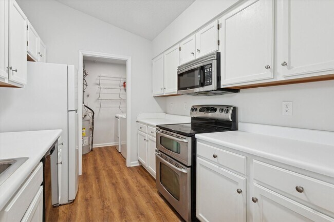 Building Photo - 2BR/2BA Condo Near Langley AFB