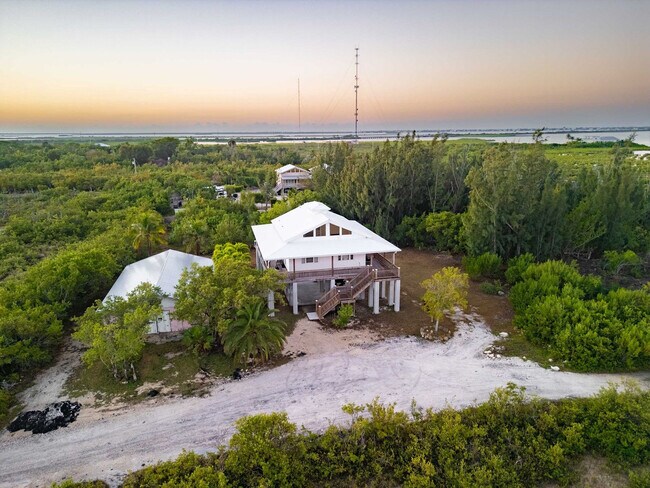 Building Photo - 18954 Acosta Rd