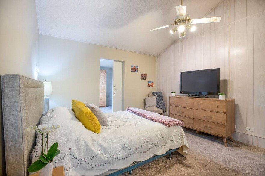 Building Photo - 1705 Captain Molly Dr