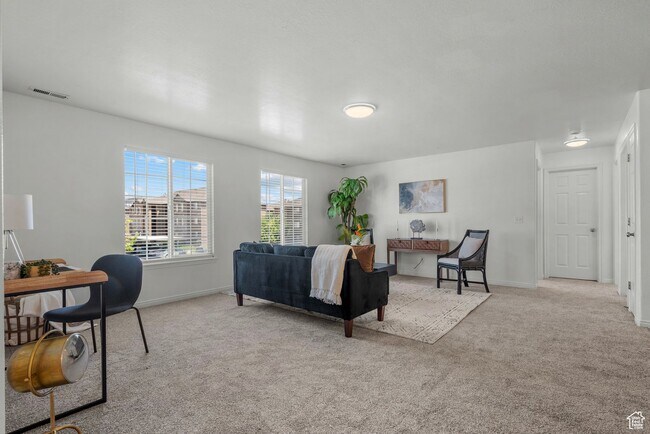 Building Photo - Updated Eagle Mountain Condo