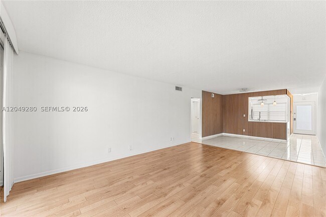 Building Photo - 4301 Martinique Cir