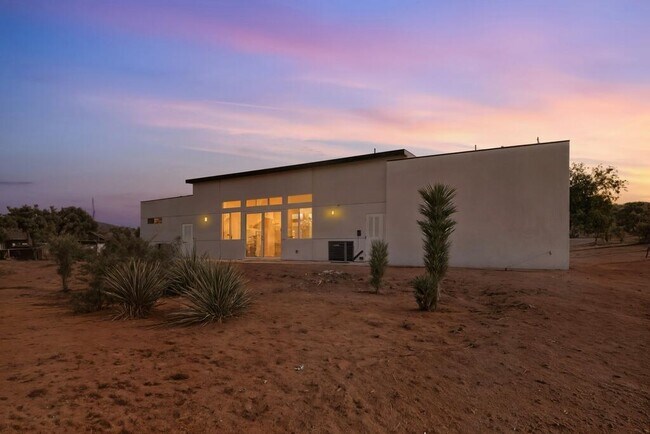 Building Photo - 58654 Piedmont Dr