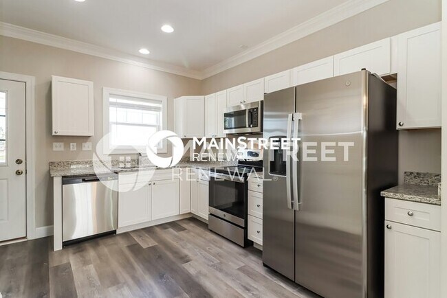 Building Photo - 2 Bedroom Pet-Friendly Home in St. Petersb...