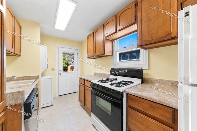 Building Photo - Charming 1-Bedroom Home in Portsmouth with A/C, Fenced Yard & Off-Street Parking