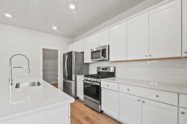 Building Photo - 3 Bedroom, 2.5 Bathroom Home in Summers Corner - Summerville