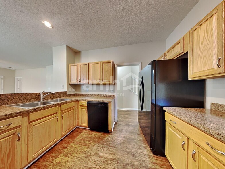 Building Photo - 60 Creek Bend Dr