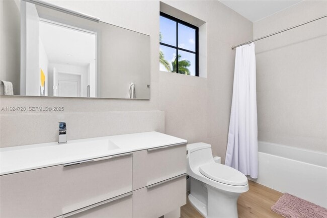 Building Photo - 895 NE 76th St