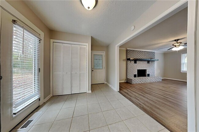 Building Photo - 2779 Lanier Dr