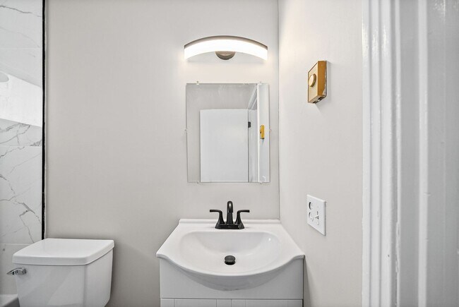 Building Photo - 111 Tandy Dr