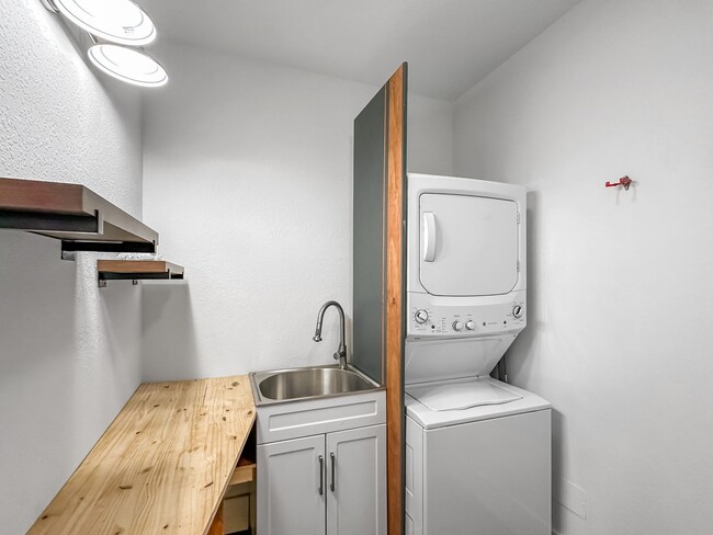 Building Photo - Beautiful, updated 3 bedroom home for rent!