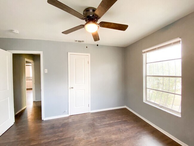 Building Photo - UNIVERSITY PARK