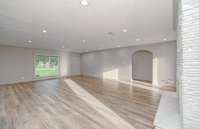 Building Photo - 1801 Benbow Wy
