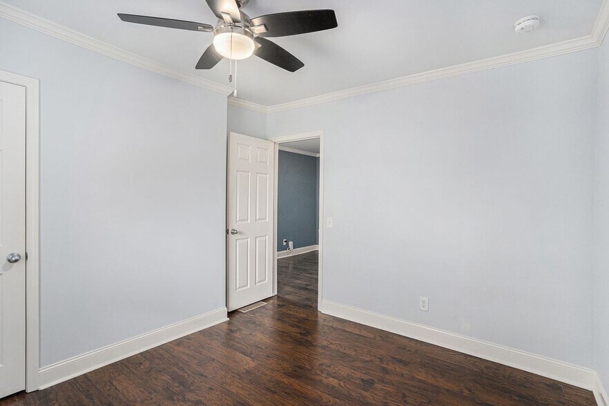 Building Photo - 3378 La Vista Dr