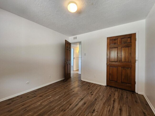 Building Photo - 1207 Cll Luna