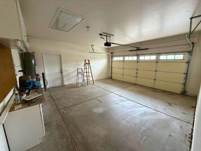 Building Photo - 2540 W Hawks Eye Ave