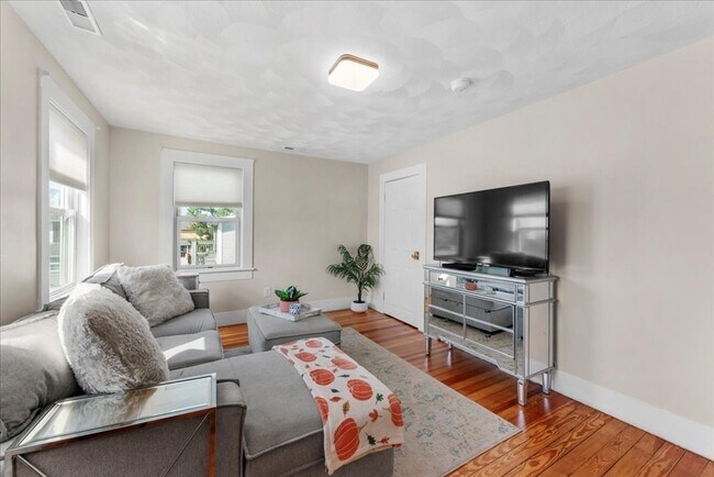 Building Photo - 49 Massasoit Ave