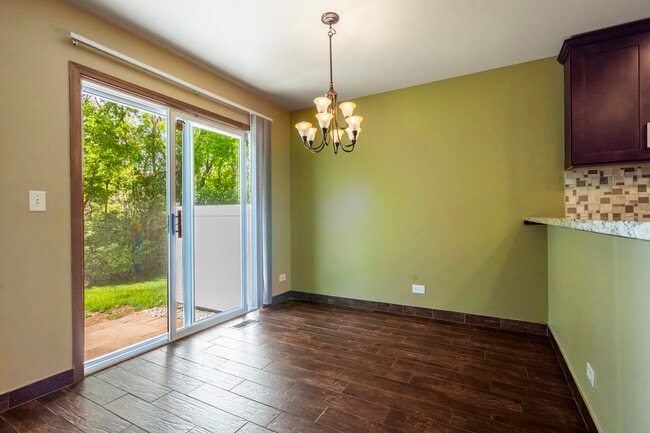 Building Photo - 2284 Woodside Dr