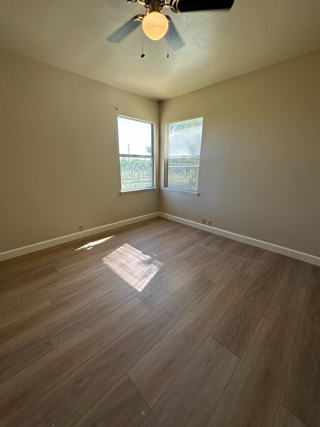 Building Photo - 3083 E Rose Ave