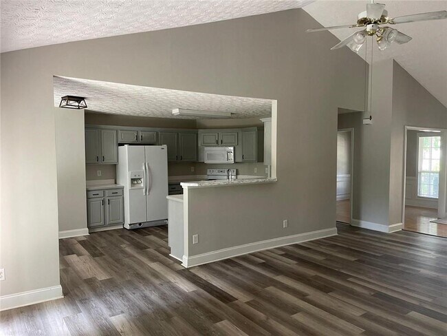 Building Photo - 3028 Express Ln NE