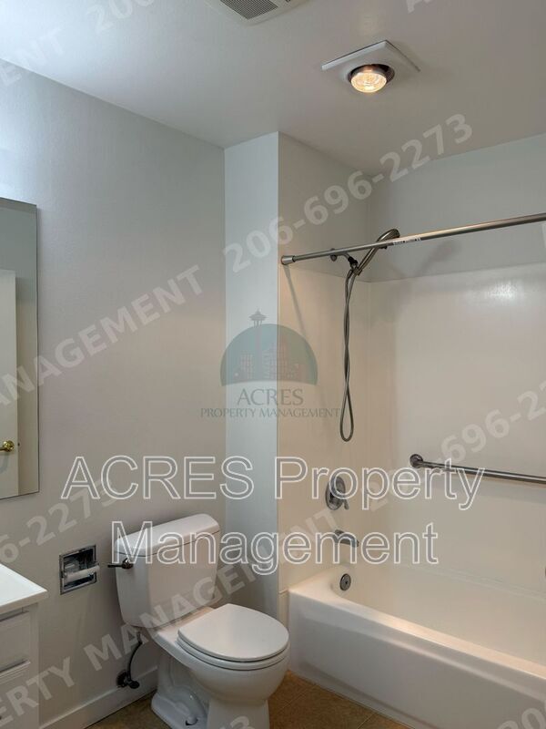 Building Photo - 524 6th Ave W