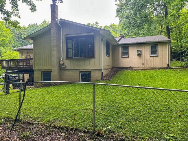 Building Photo - 200 Oakley Dr