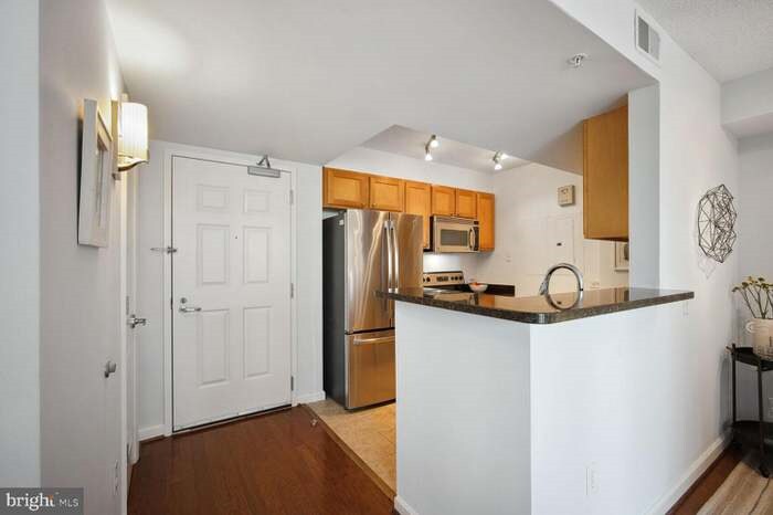 Building Photo - 880 N Pollard St