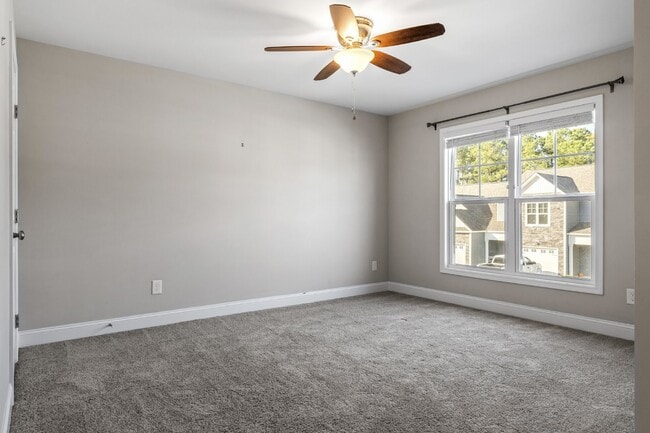 Building Photo - Stonebay Townhome