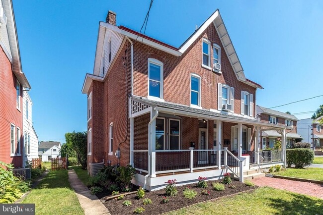 Building Photo - 739 S Matlack St