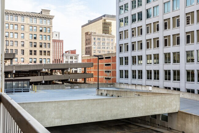 Building Photo - 110 E Washington St