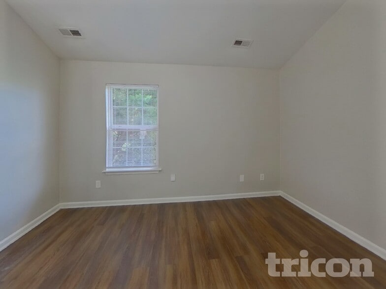 Building Photo - 842 Lakehill Rd