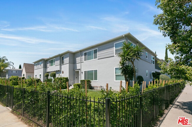 Building Photo - 5454 S San Vicente Blvd