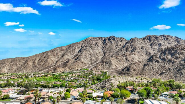 Building Photo - 53980 Avenida Mendoza