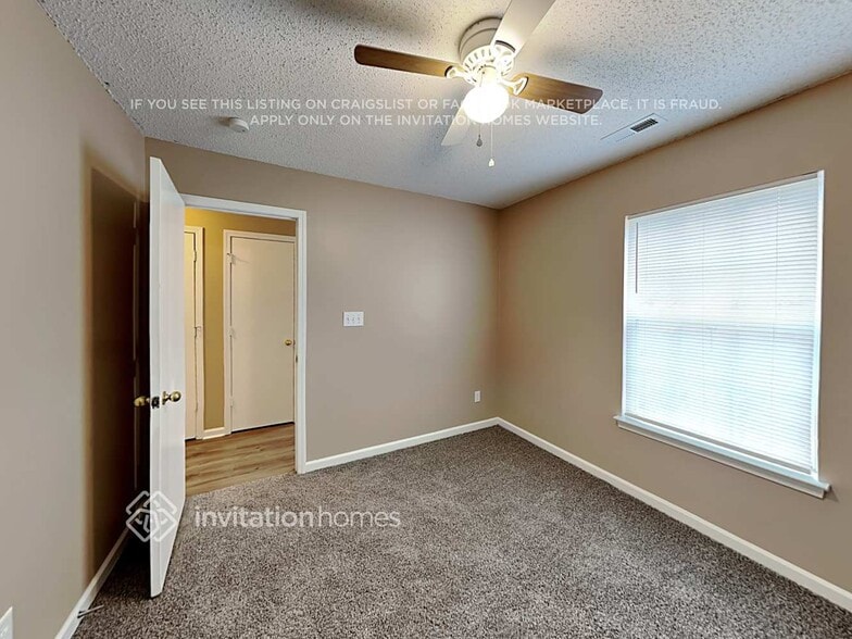Building Photo - 3049 Parade Ln SW