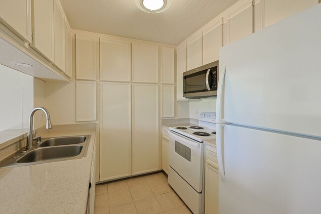 Building Photo - 5708 Baltimore Dr
