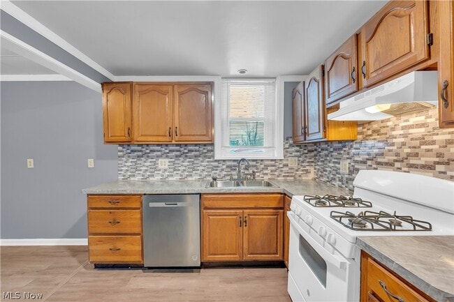 Building Photo - 72 Northfield Rd