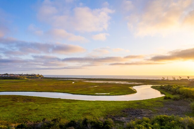 Building Photo - 2465 Caminito Ocean Cove