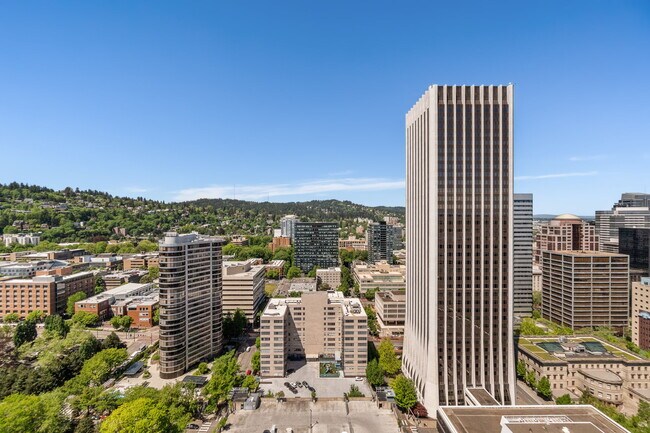 Building Photo - 1414 SW 3rd Ave