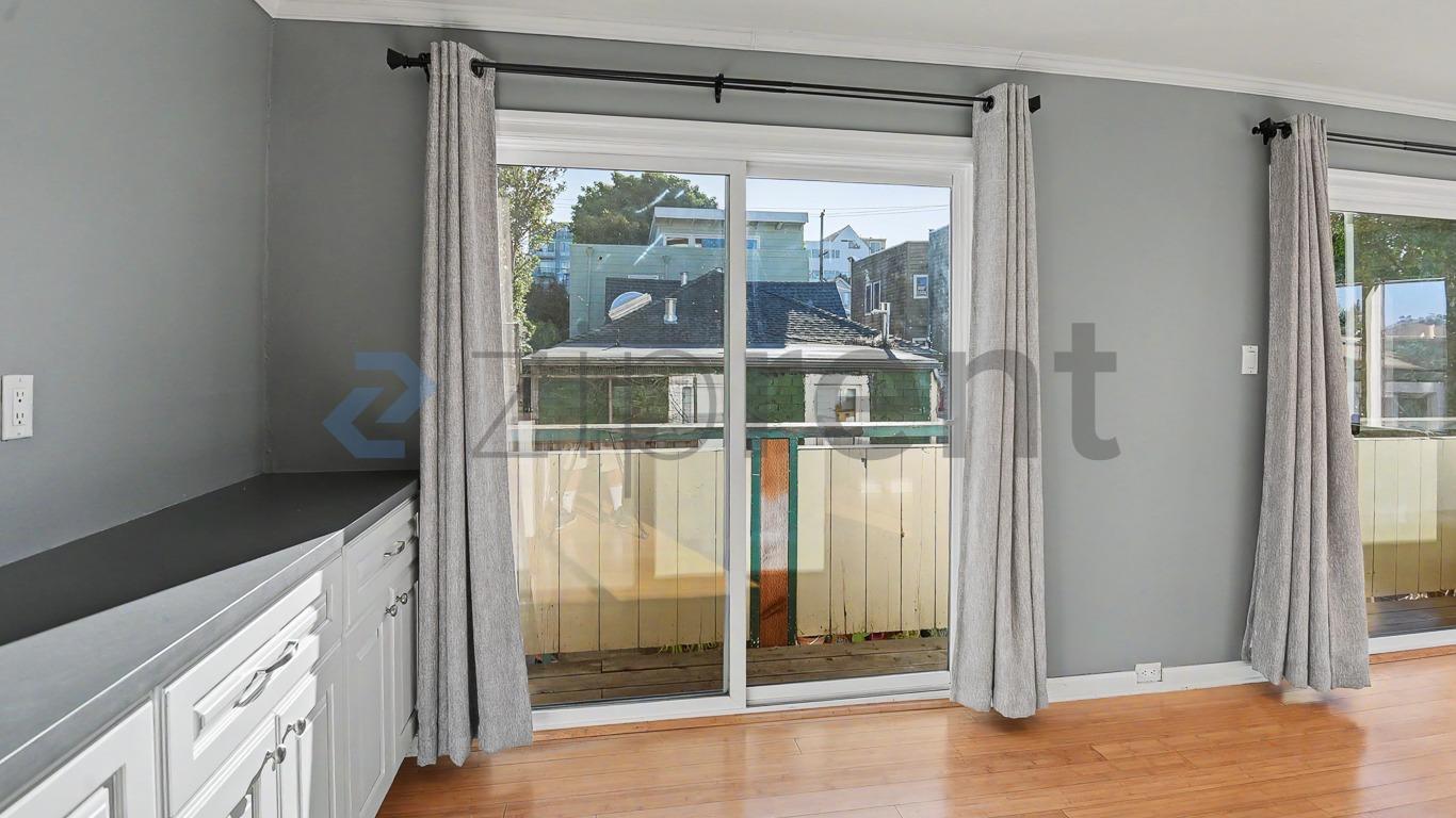 Building Photo - Unit 105