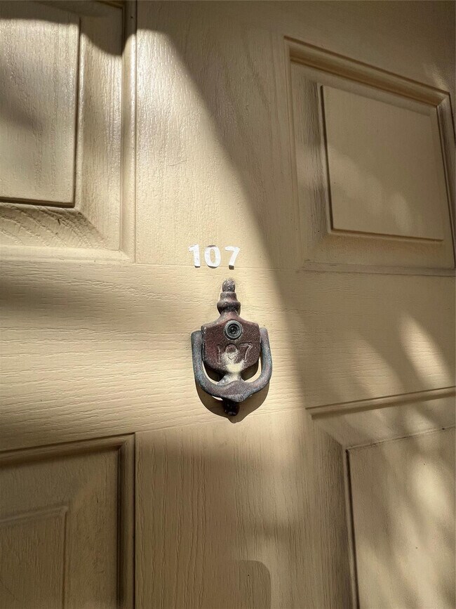 Building Photo - 2797 NE 51st St