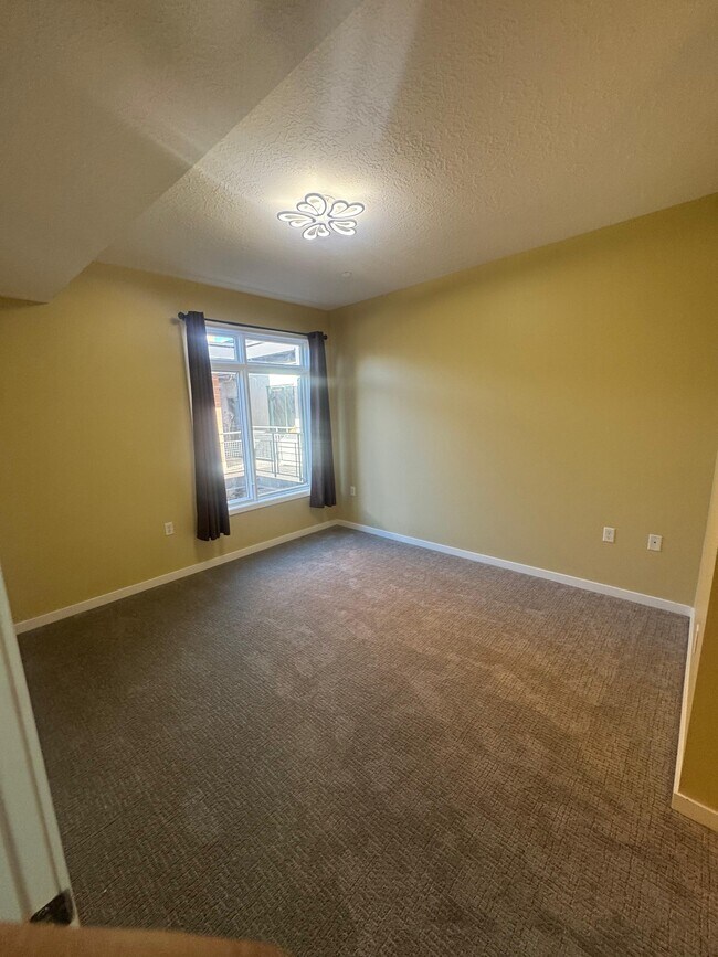 Building Photo - 2150 S Main St