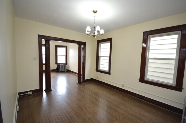Building Photo - 413 Davis Ave