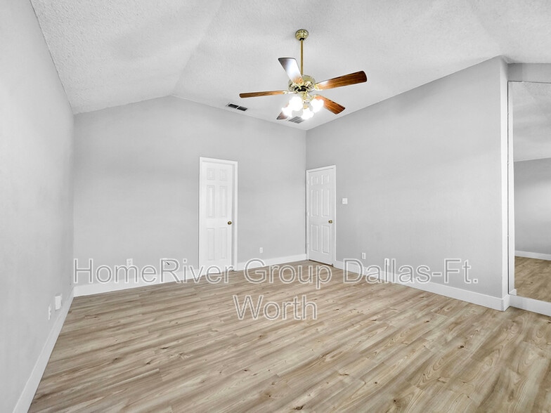 Building Photo - 824 Carrington Dr