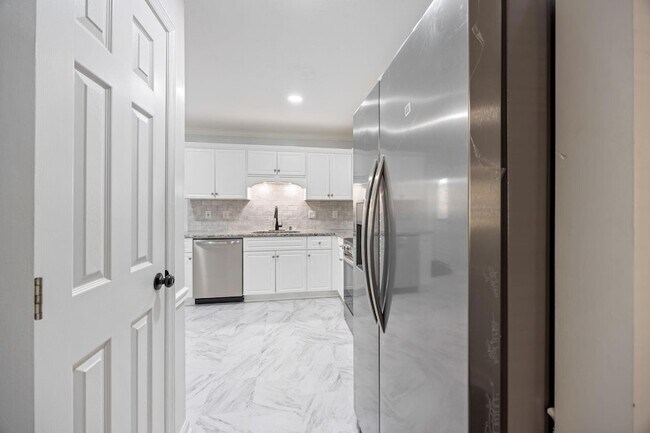 Building Photo - 638 Goodale Ln