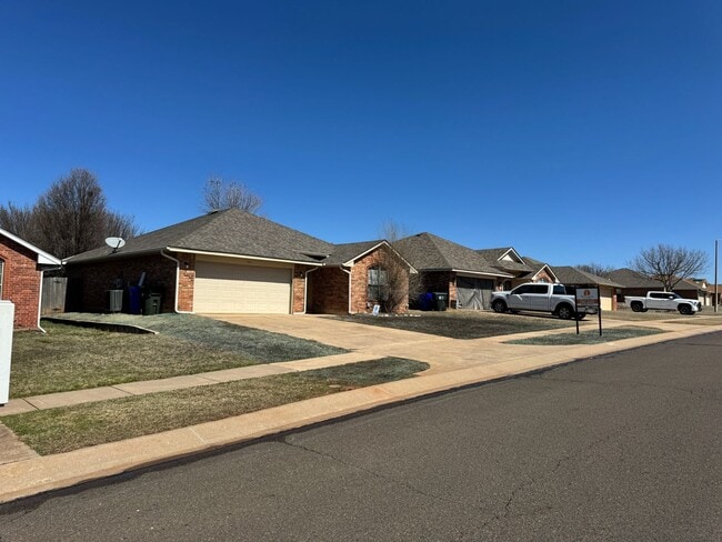 Building Photo - Charming 3 bedroom home with storm shelter...